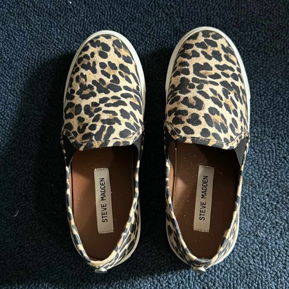 Steve Madden Slip-on’s